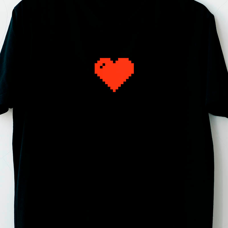 Camiseta Negra "PIXELD HEART"