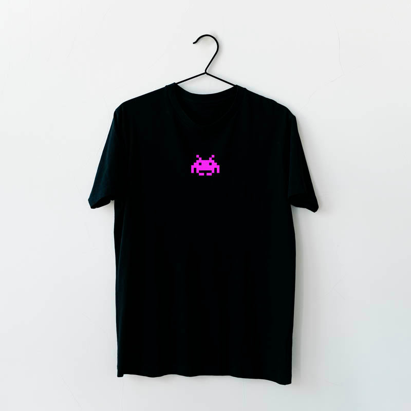 Camiseta Negra "MARTIAN PURPLE"