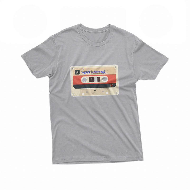 Camiseta Gris con Cassette crema y rojo