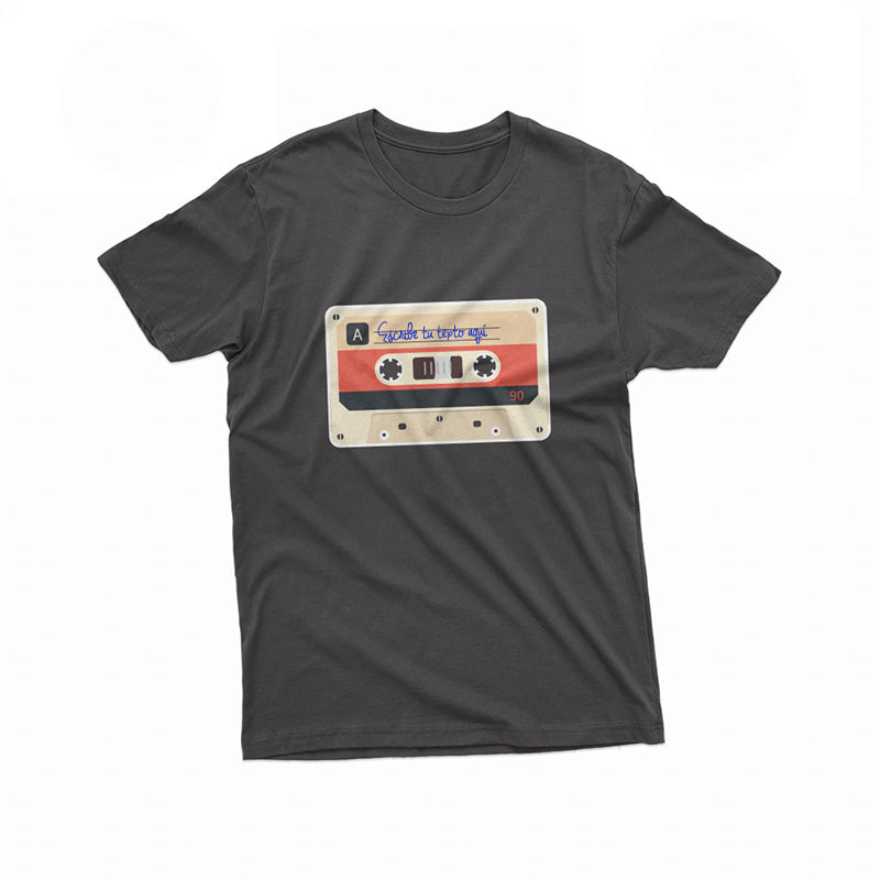 Camiseta Negra con Cassette crema y rojo