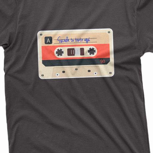 Camiseta Negra con Cassette crema y rojo