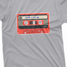 Cargar imagen en el visor de la galería, Camiseta Gris con Cassette rojo

